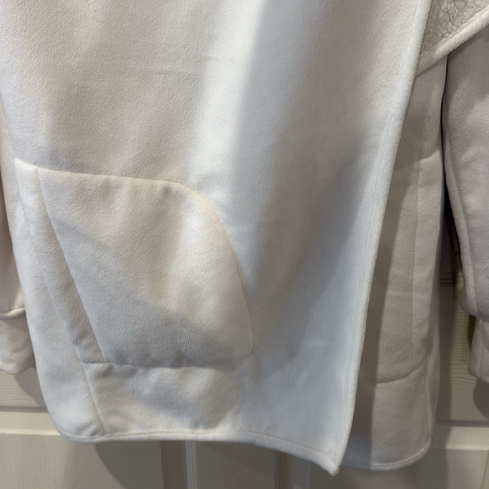 Abercrombie & Fitch NWT Soft A&F cream open face jacket, medium - Picture 5 of 9